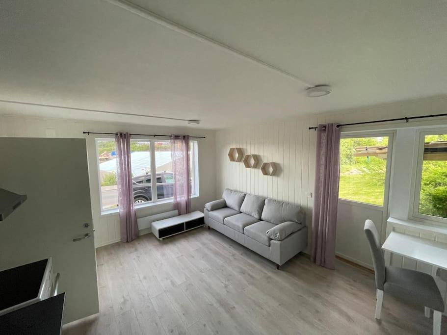 Strandveien 71 Skjervoy Luaran gambar