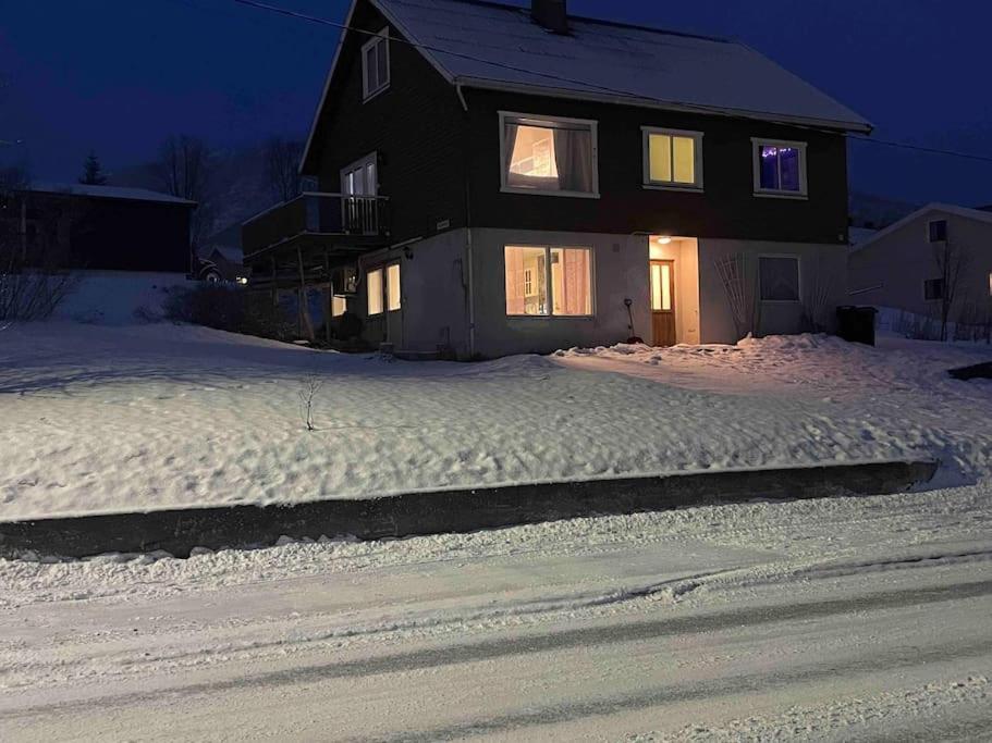 Strandveien 71 Skjervoy Luaran gambar